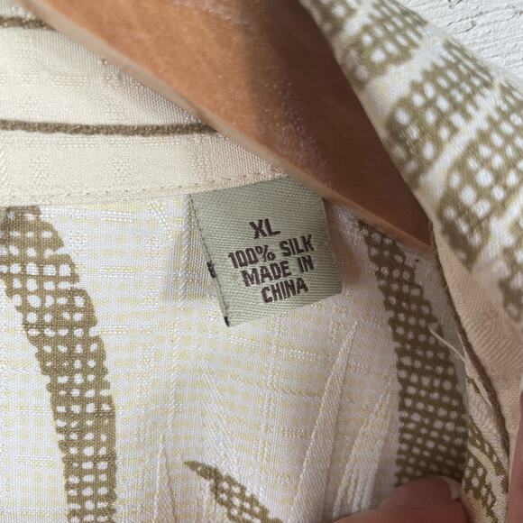Tommy Bahama Short Sleeve Shirt Men's Button Up  XL Cream 100% Silk Summer Wear - Picture 4 of 11